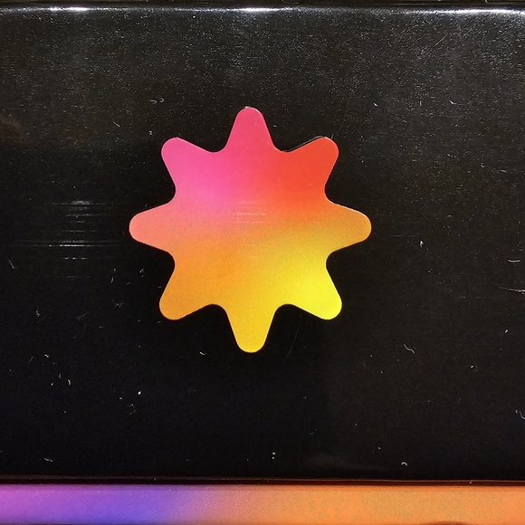 Cards Against Humanity Red Box - Picture 4 of 10